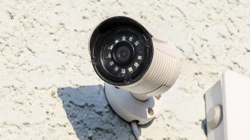 A tenant must remove his surveillance cameras