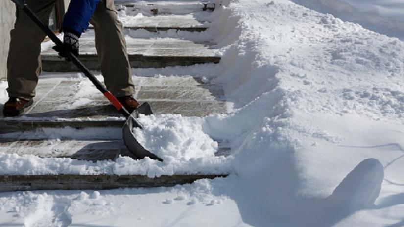 Who is responsible for clearing snow and ice from the building?