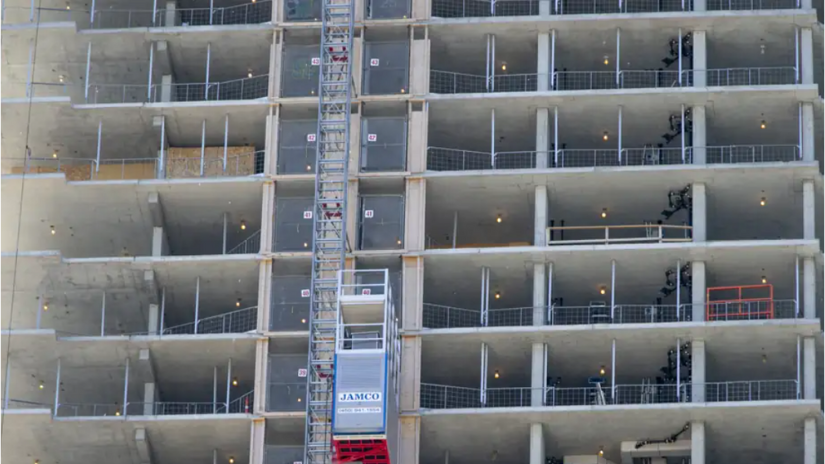 L’habitation, victime des querelles interminables entre Québec et Ottawa